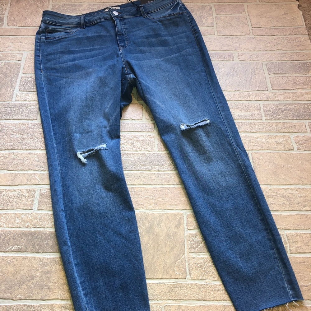 Refuge plus Size Jegging NWT Raw Hem Distressed - Picture 3 of 3